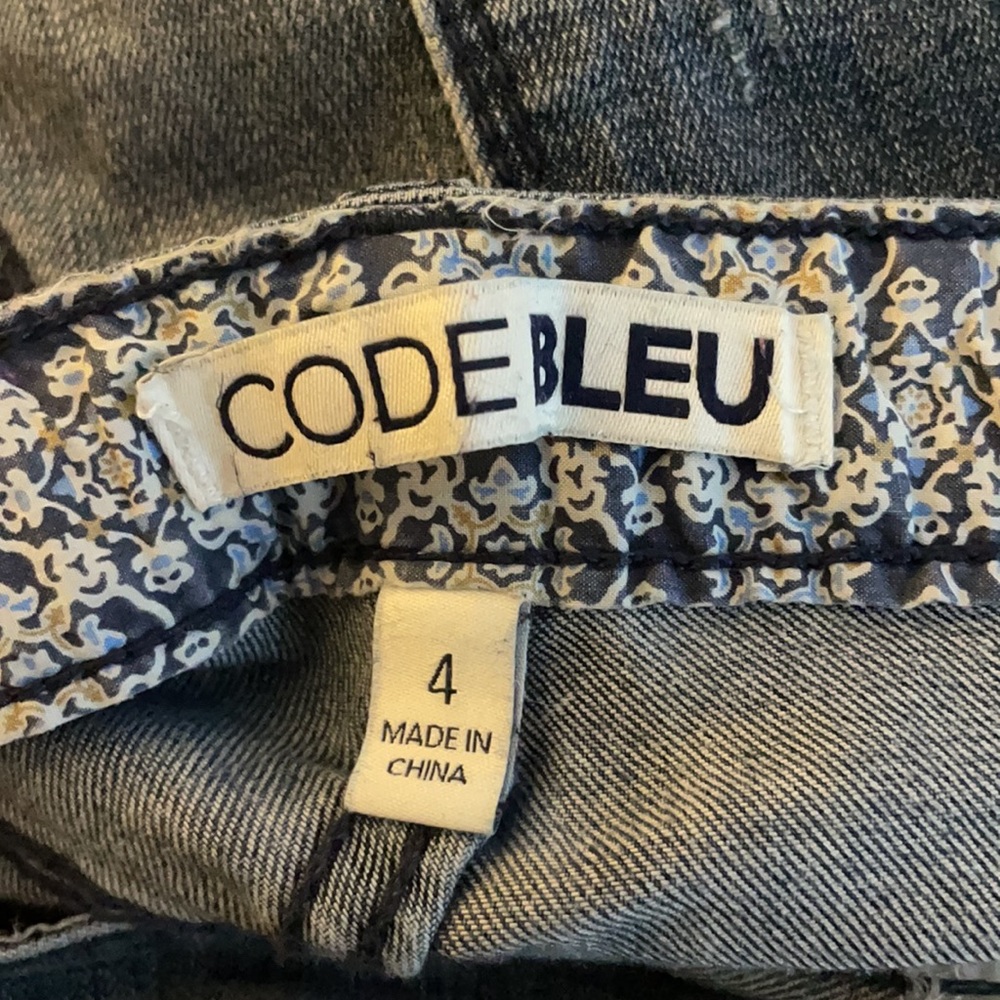 Code Bleu Embroidered Floral Jean - Picture 12 of 13